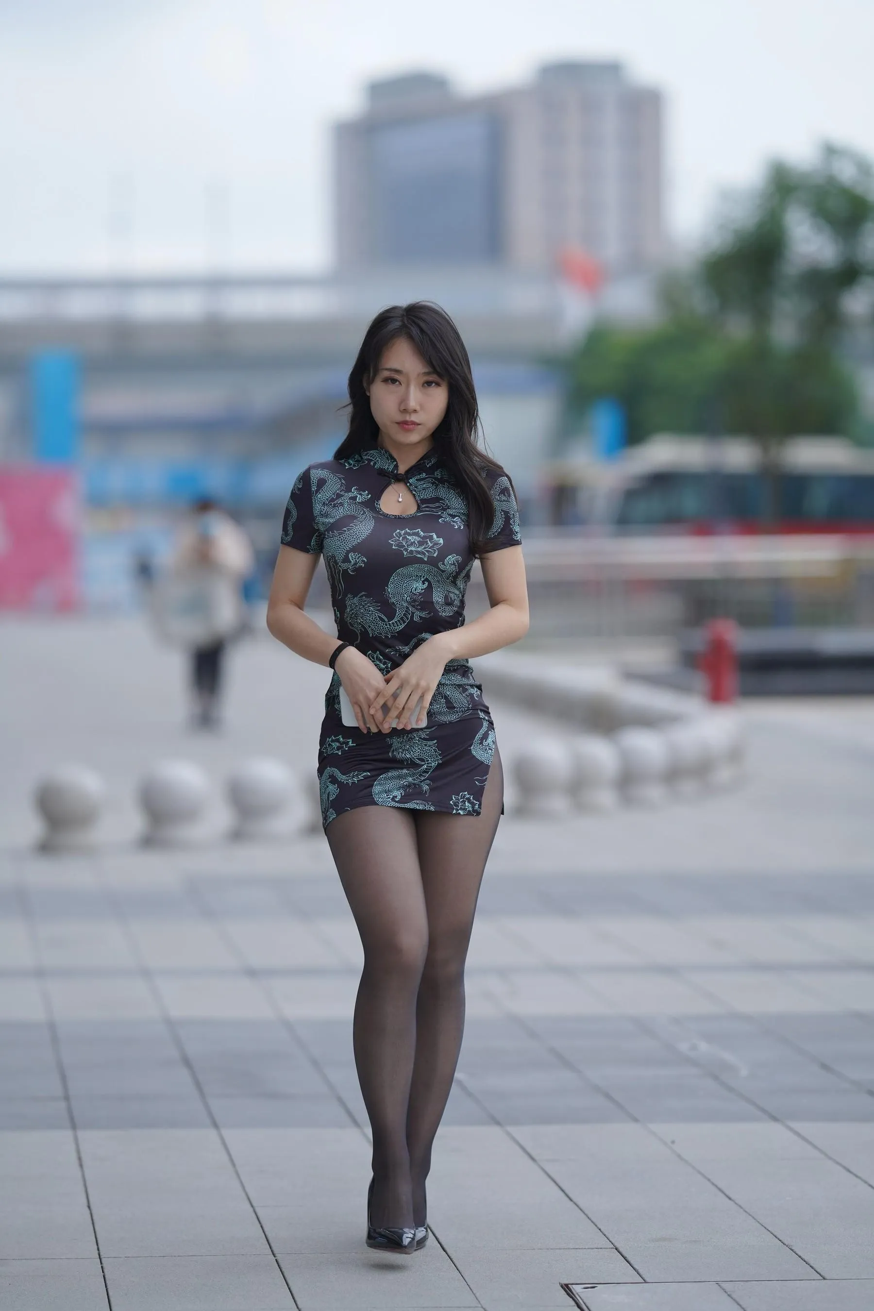 [魔镜街拍] NO.106 性感的黑丝改良旗袍少妇 [382P]插图8